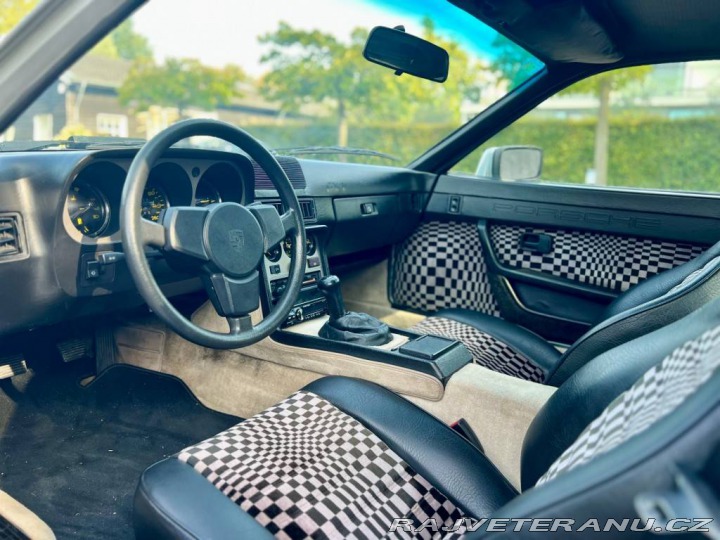 Porsche 944 1982