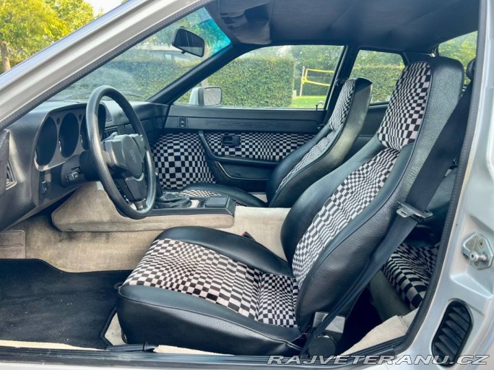 Porsche 944 1982