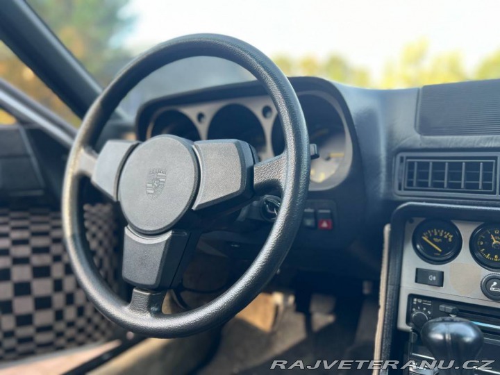 Porsche 944 1982