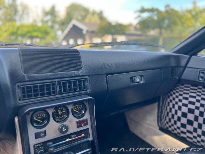 Porsche 944 1982