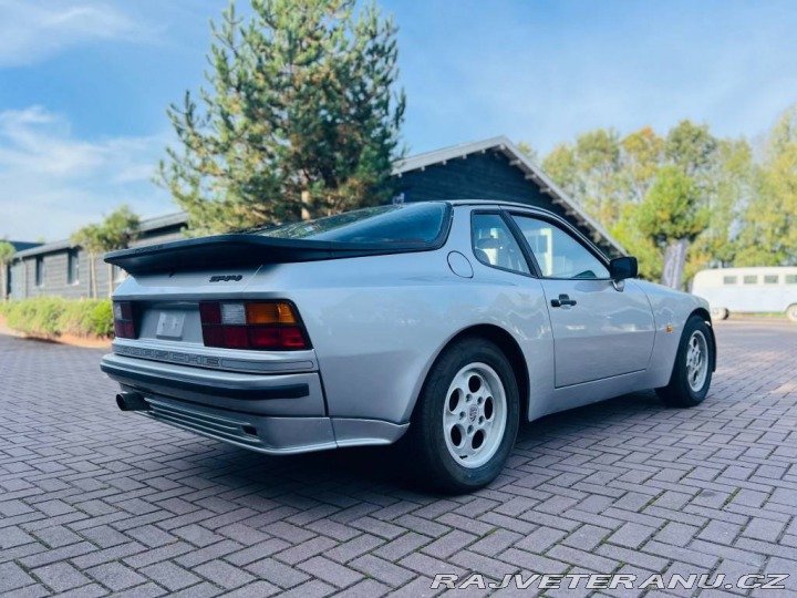 Porsche 944 1982