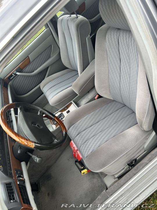 Mercedes-Benz 300 W126 300SE 1988