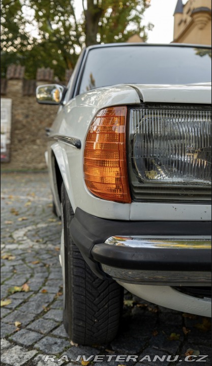 Mercedes-Benz 200 w123 1982