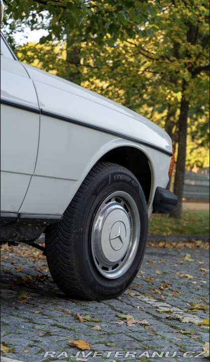 Mercedes-Benz 200 w123 1982