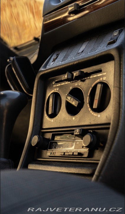 Mercedes-Benz 200 w123 1982