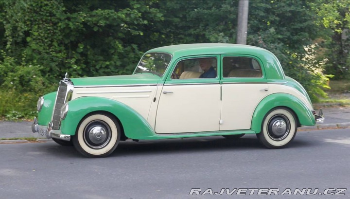 Mercedes-Benz 220 W187 1952