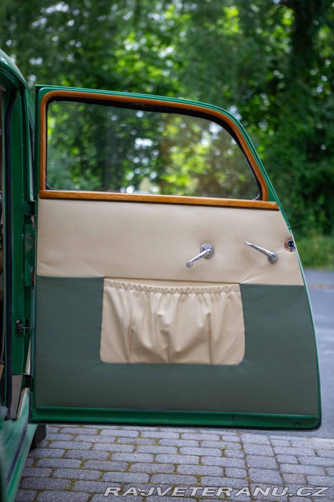 Mercedes-Benz 220 W187 1952