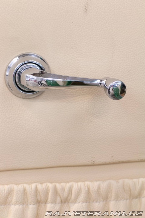 Mercedes-Benz 220 W187 1952