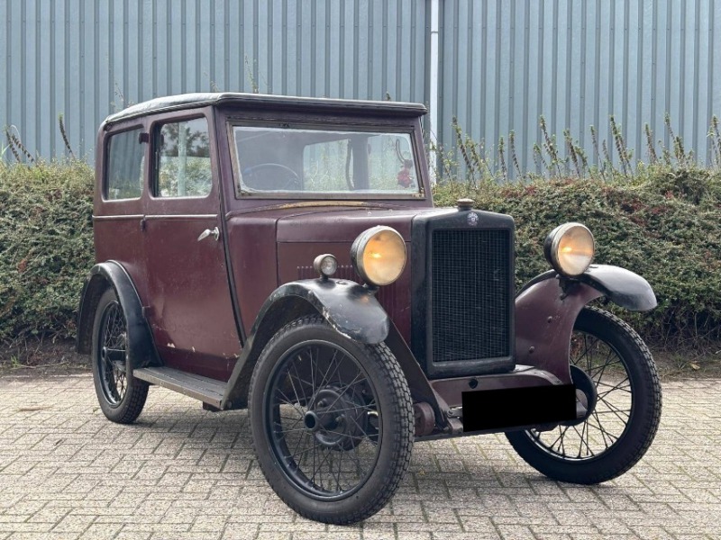Morris Minor Saloon