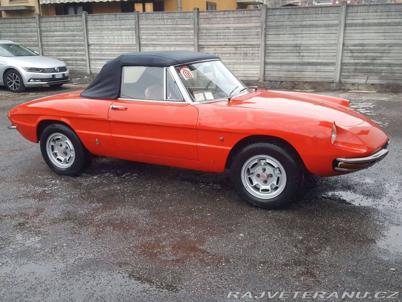 Alfa Romeo Spider Duetto Osso di Seppia