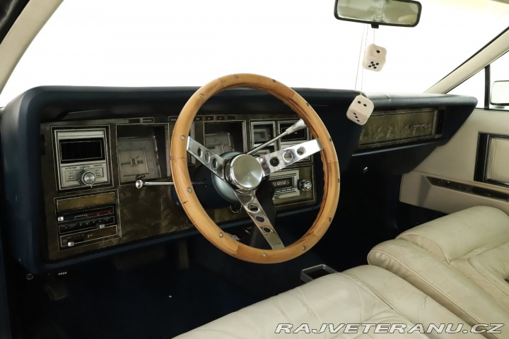 Lincoln Continental 6.6 V8 kupé 1978
