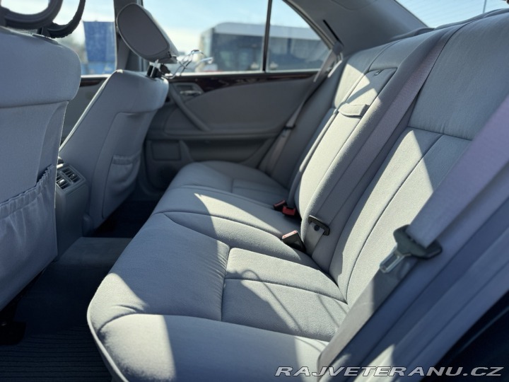 Mercedes-Benz 280 W210 2001