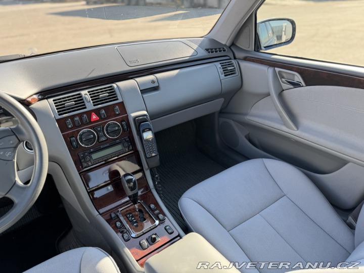 Mercedes-Benz 280 W210 2001