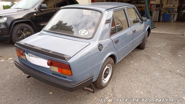 Škoda 105 1988