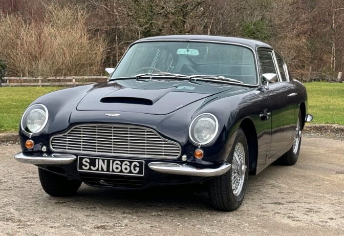 Aston Martin DB 6 Vantage Automatic (4)